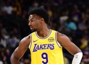 Ming回归赛场，比分优势明显首场状态亮眼，湖人观众沸腾！的简单介绍